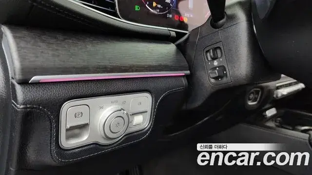 Mercedes-Benz GLE-Class 2024 — Photo 29/33