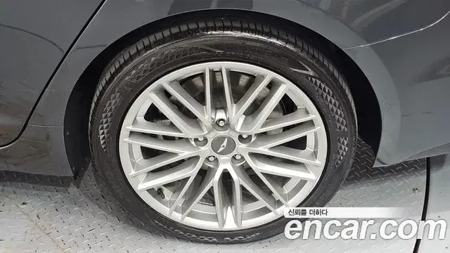 Genesis G70 2019 — ფოტო 13/31