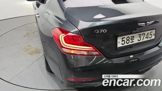 Genesis G70 2019 — ფოტო 26/31