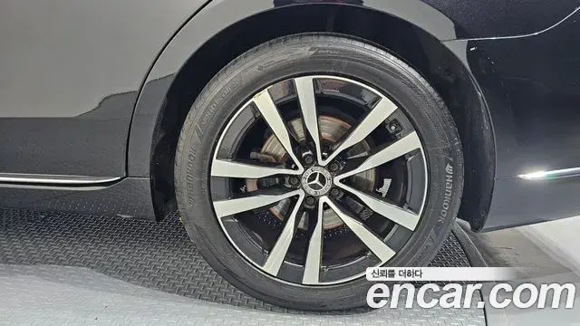 Mercedes-Benz S-Class 2021 — Photo 2/33