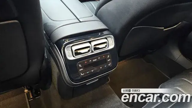 Mercedes-Benz S-Class 2021 — Photo 24/33