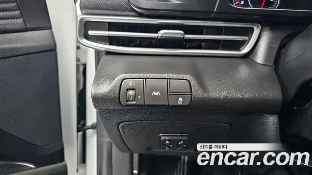 Hyundai The New Avante Hybrid 2023 — ფოტო 21/30