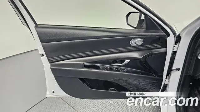 Hyundai The New Avante Hybrid 2023 — ფოტო 18/30