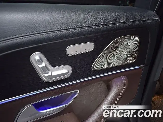 Mercedes-Benz GLS-Class 2022 — Photo 7/20