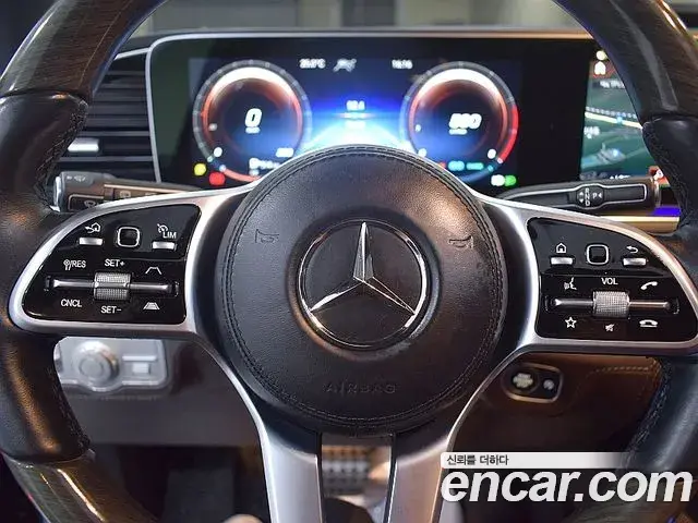 Mercedes-Benz GLS-Class 2022 — Photo 12/20