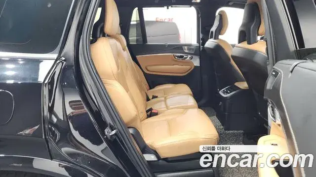 Volvo XC90 2022 — Şəkil 18/41