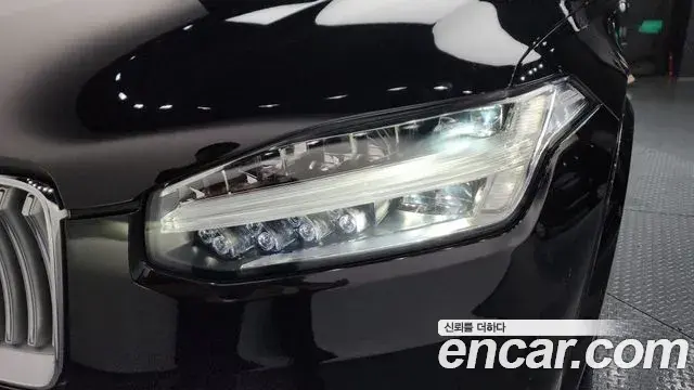 Volvo XC90 2022 — Şəkil 24/41