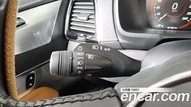 Volvo XC90 2022 — Şəkil 36/41