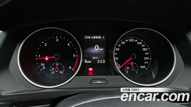 Volkswagen Tiguan 2018 — Фото 8/20