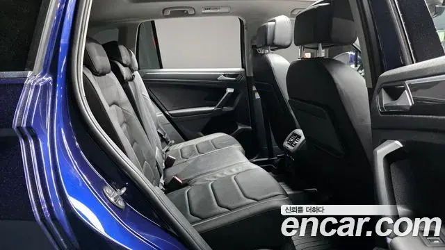 Volkswagen Tiguan 2018 — Фото 11/20
