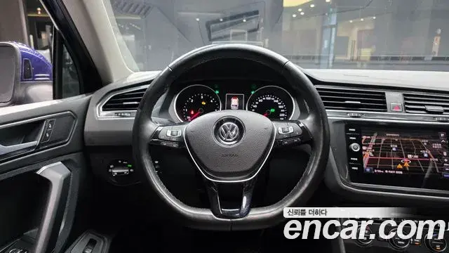 Volkswagen Tiguan 2018 — Фото 14/20