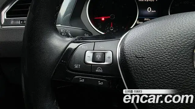 Volkswagen Tiguan 2018 — Фото 17/20