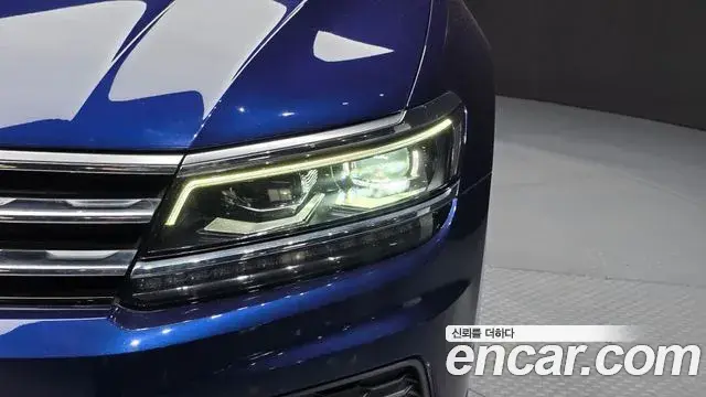 Volkswagen Tiguan 2018 — ფოტო 13/36