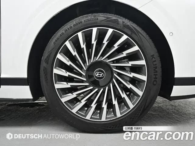 Hyundai Grandeur Hybrid 2023 — ფოტო 17/20