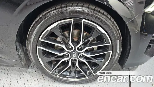 Kia K5 2020 — ფოტო 17/37