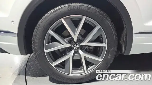 Volkswagen Touareg 2023 — Photo 4/33