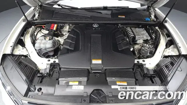 Volkswagen Touareg 2023 — Photo 18/33