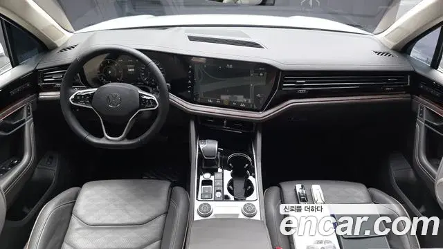 Volkswagen Touareg 2023 — Photo 8/33
