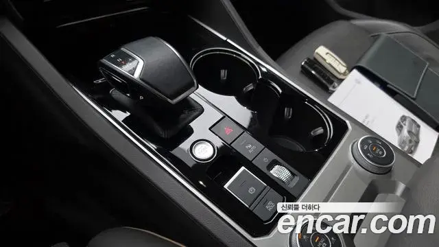 Volkswagen Touareg 2023 — Photo 31/33