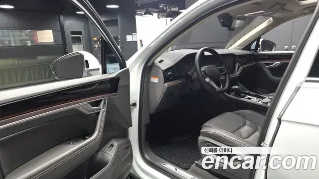 Volkswagen Touareg 2023 — Photo 5/33
