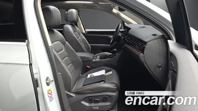Volkswagen Touareg 2023 — Photo 28/33