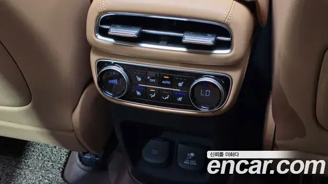 Genesis GV80 2021 — ფოტო 18/31