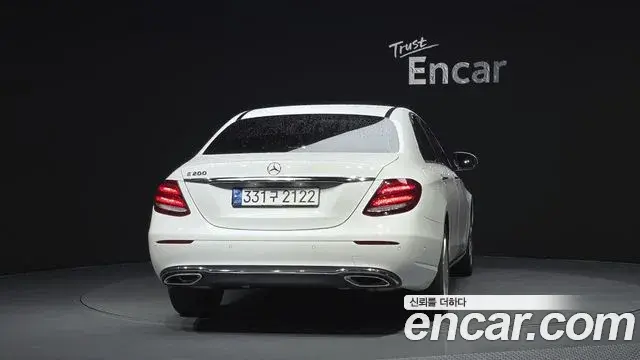 Mercedes-Benz E-Class 2018 — Фото 4/20