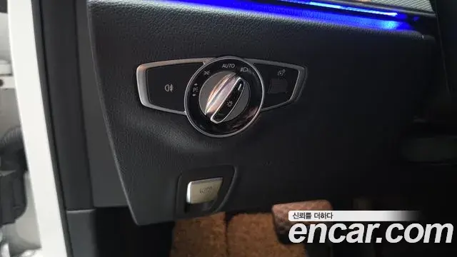 Mercedes-Benz E-Class 2018 — Фото 19/20