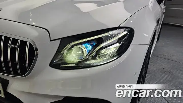 Mercedes-Benz E-Class 2019 — Şəkil 28/30