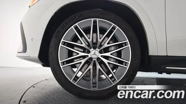 Mercedes-Benz GLE-Class 2025 — Photo 10/37