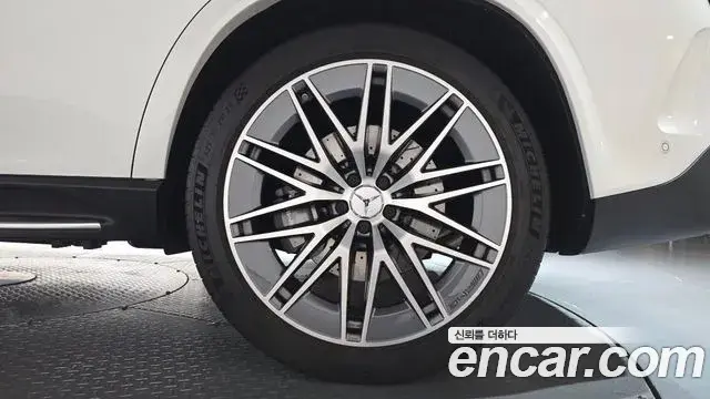 Mercedes-Benz GLE-Class 2025 — Photo 15/37