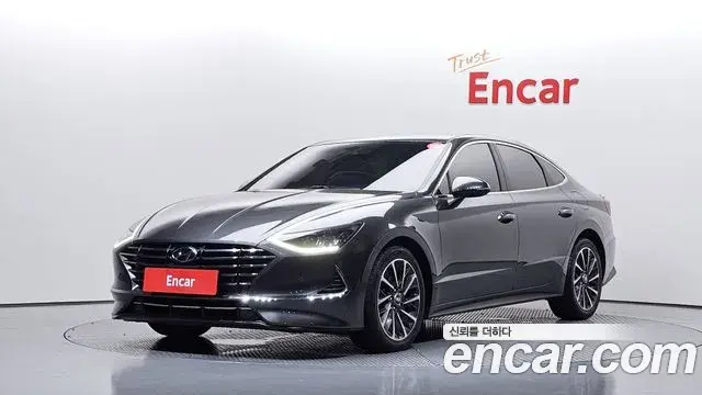 Hyundai Sonata 2019 — Фото 1/20