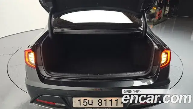 Hyundai Sonata Hybrid 2019 — Şəkil 13/34