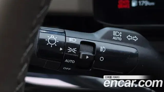 Kia Carnival 2024 — Şəkil 29/35