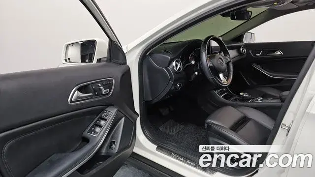 Mercedes-Benz GLA-Class 2018 — Фото 10/20