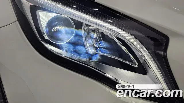 Mercedes-Benz GLA-Class 2018 — Photo 20/32