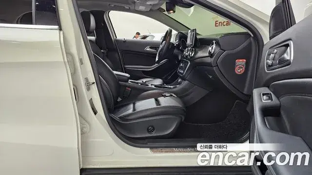 Mercedes-Benz GLA-Class 2018 — Photo 8/32