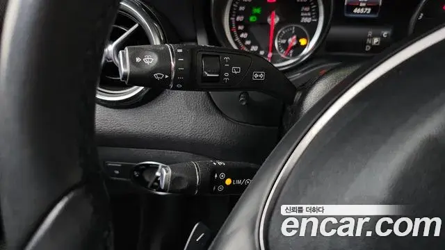 Mercedes-Benz GLA-Class 2018 — Photo 1/32