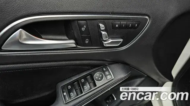 Mercedes-Benz GLA-Class 2018 — Photo 9/32