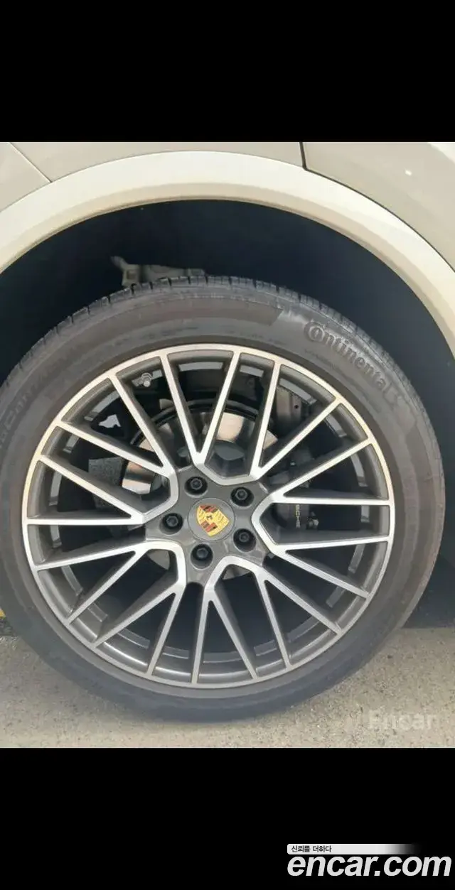 Porsche Cayenne 2020 — Photo 6/6