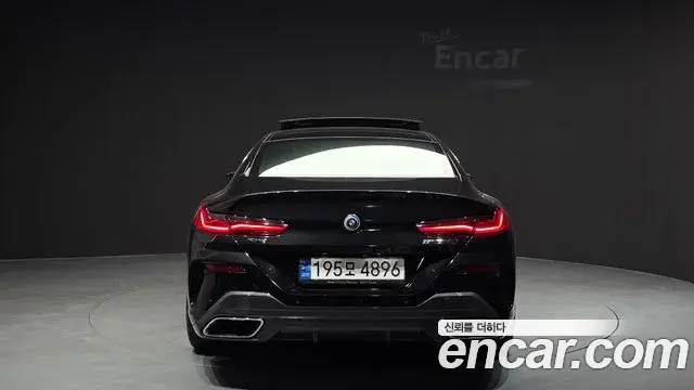 BMW 8 Series 2022 — ფოტო 14/34