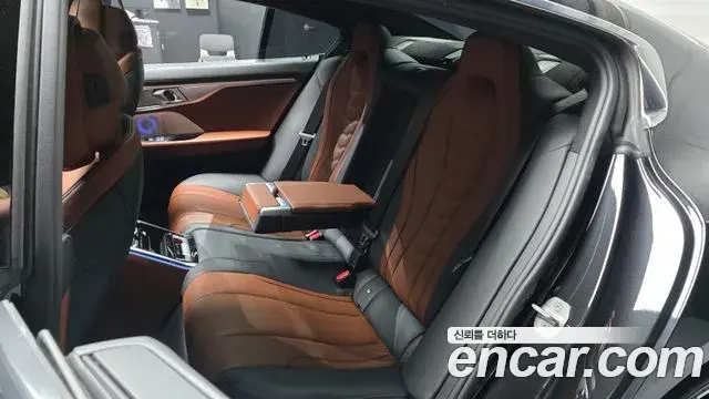 BMW 8 Series 2022 — ფოტო 21/34