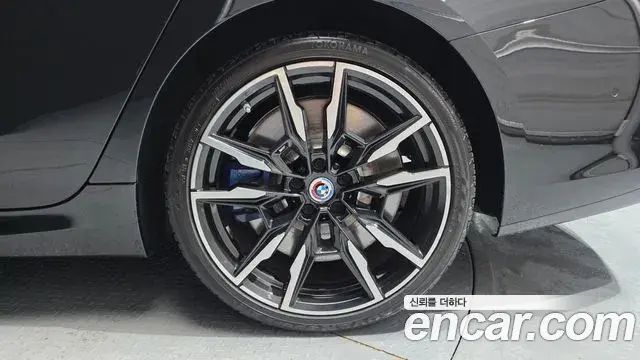 BMW 8 Series 2022 — ფოტო 11/34