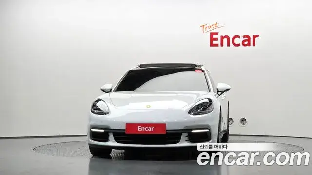 Porsche Panamera 2018 — Photo 29/30