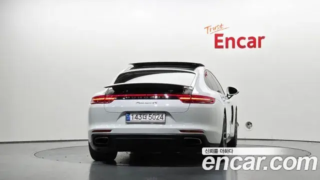 Porsche Panamera 2018 — Photo 8/30