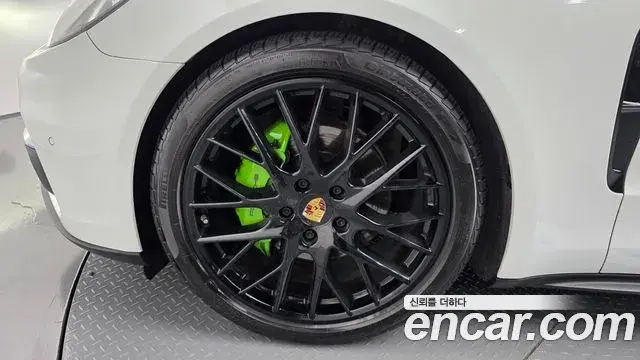 Porsche Panamera 2018 — Photo 25/30