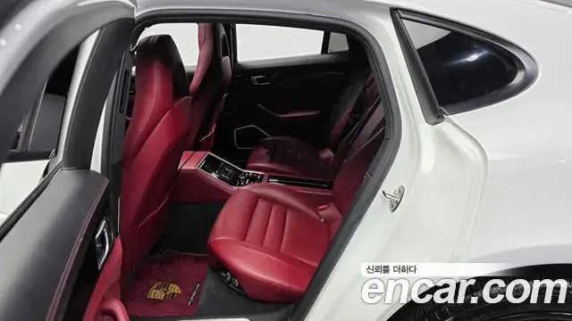 Porsche Panamera 2018 — Photo 16/30