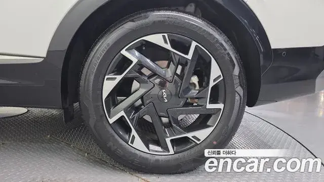 Kia Sportage 2022 — ფოტო 2/32