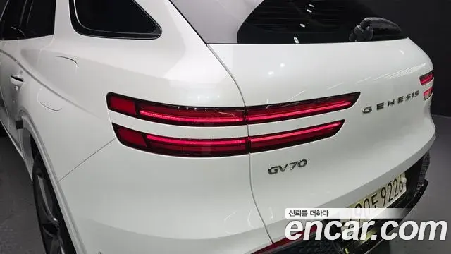 Genesis GV70 2023 — Photo 25/31