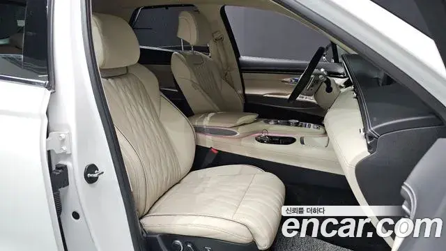 Genesis GV70 2023 — Photo 13/31